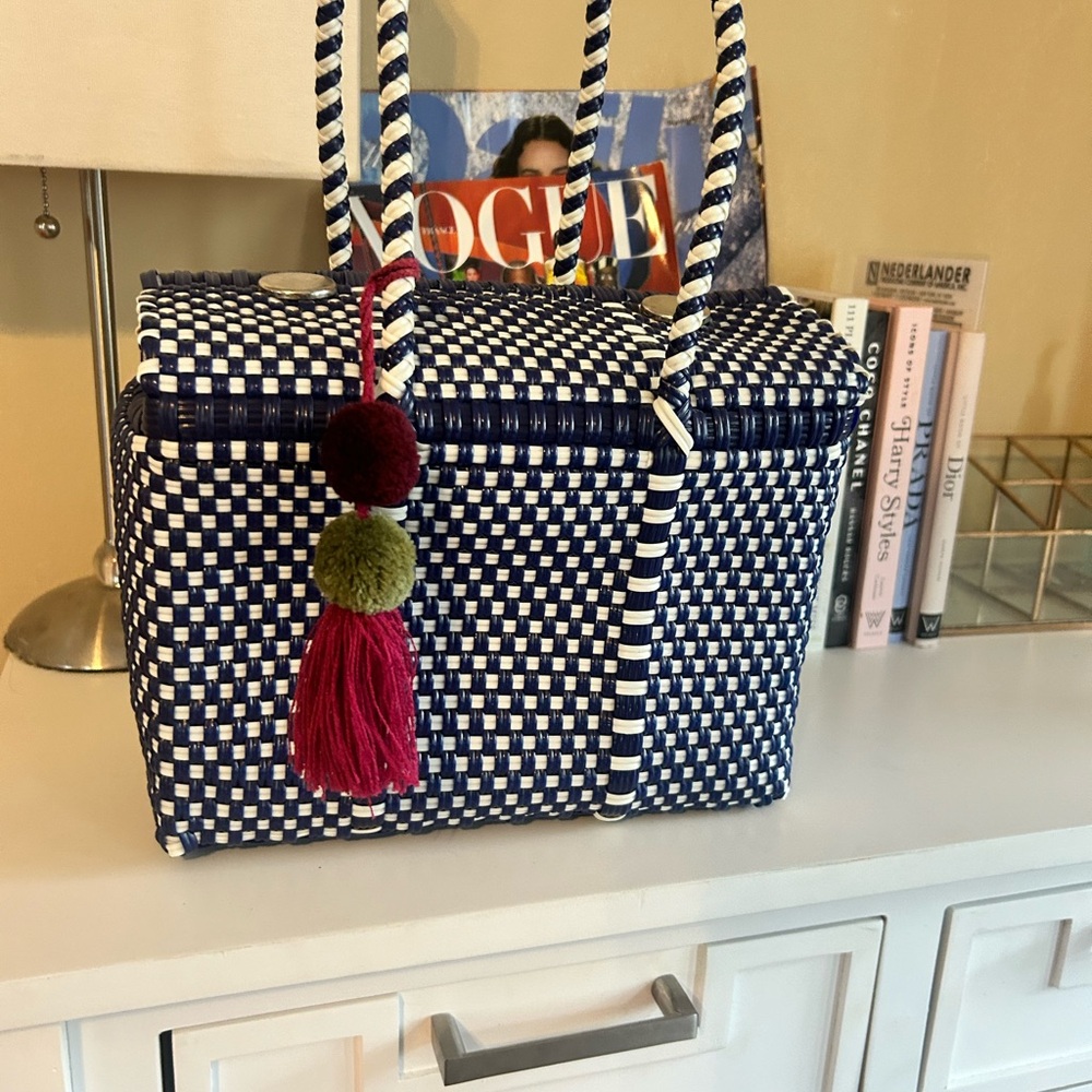 Un Pueblo bonbon mini bag Navy and White Woven Tote Bag - Picture 2 of 4